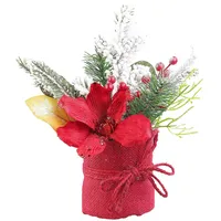 Infactory Weihnachts-Gesteck mit Weihnachtssternen im geflochtenem Korb, 22 cm