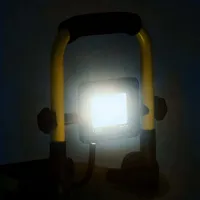 VidaXL LED-Fluter mit Handgriff 10 W Kaltweiß