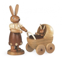 Müller GmbH Müller Erzgebirge Hasenmutter mit Kinderwagen natur klein