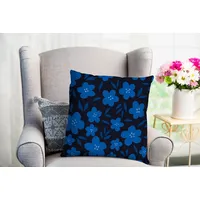 Queence Dekokissen »Fango« Kissenhülle,Blaue Blumen,Schwarzer Hintergrund,Kontrastreich,Eleganz, blau