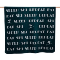 David Fussenegger Kurzflor- Wohndecke Savona 'Eat Ski Sleep Repeat'