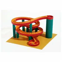 Kraul die kleine Papierkugelbahn