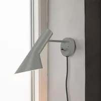 Louis Poulsen AJ Wandleuchte, mit Kabel, warm grey