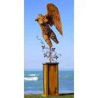 Casa Padrino Luxus Gartendeko Skulptur Engel auf Säule Rostfarben