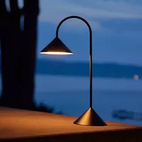 Frandsen LED-Tischlampe Grasp, schwarz, Höhe 47 cm, Metall
