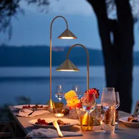 Frandsen LED-Tischlampe Grasp, messingfarben, Höhe 47 cm