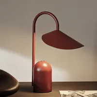 Ferm Living LED-Akku-Tischleuchte Arum portable oxide red