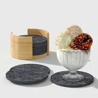 Intirilife 10er Set Filzuntersetzer mit Holzhalterung in Dunkel Grau