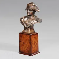 Casa Padrino Luxus Bronzefigur Napoleon auf Holzsockel - Bronze