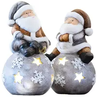 Dekoleidenschaft 2X Dekofigur Weihnachtsmann auf Kugel aus Terracotta, mit