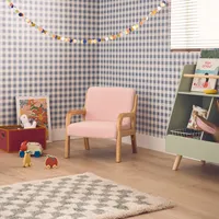 Sweeek Skandinavischer Kindersessel mit Holzgestell und Bouclé-Bezug in rosa