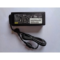 Fujitsu - strømforsyningsadapter